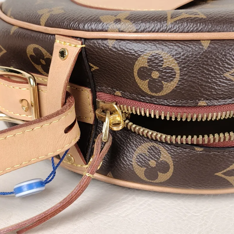 Louis Vuitton Crossbody Bag BOITE CHAPEAU SOUPLE Monogram PVC Large 20 × 8 × 22.5 cm — detail view 8 of 11