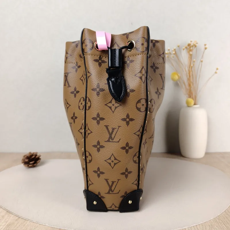 Louis Vuitton Shoulder Bag NOÉ TRUNK Monogram PVC Small 23 × 8 × 27 cm — detail view 2 of 8