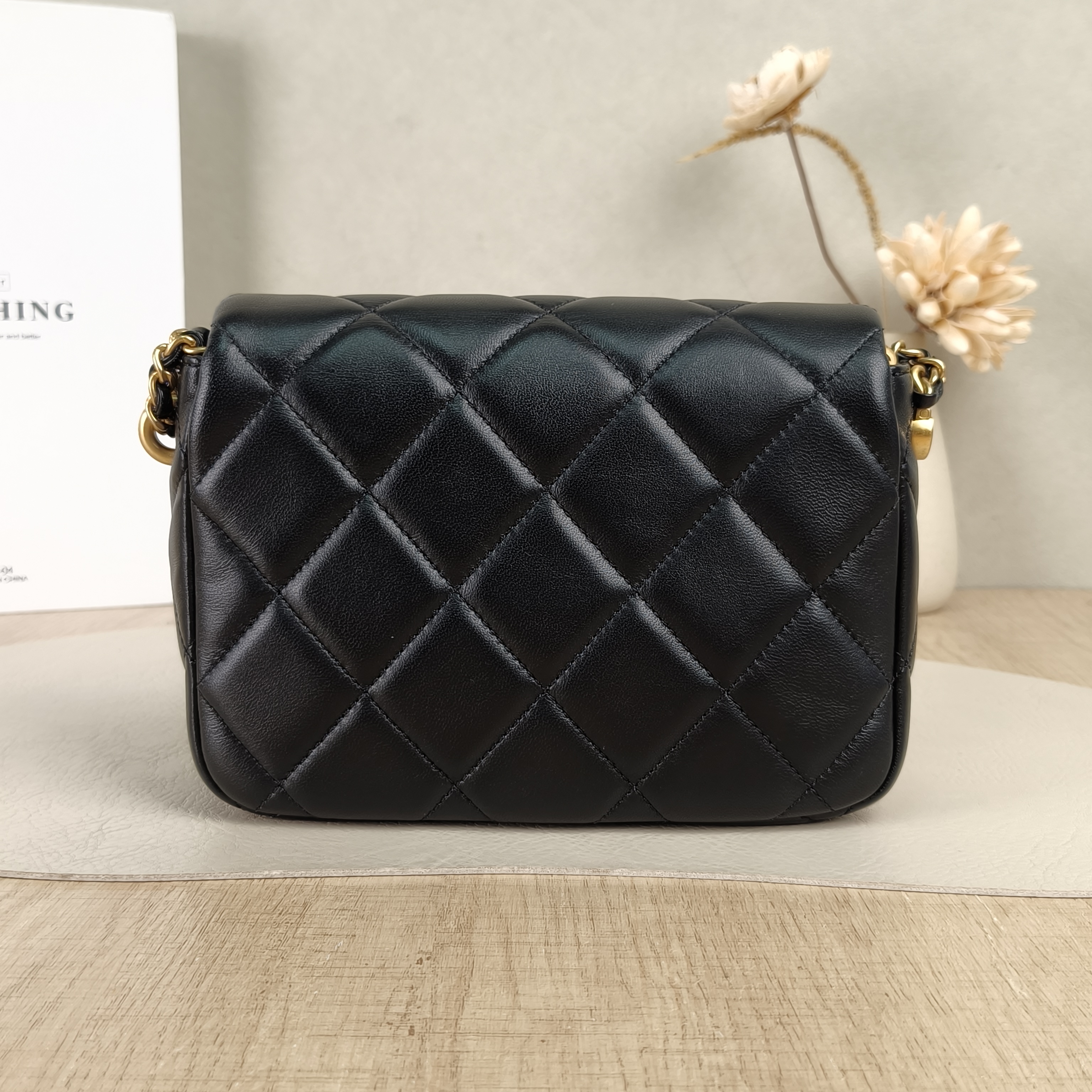 Chanel Crossbody Bag Crossbody Bag Black Lambskin One Size18.5 × 6 × 14 cm — cover view 2 of 5