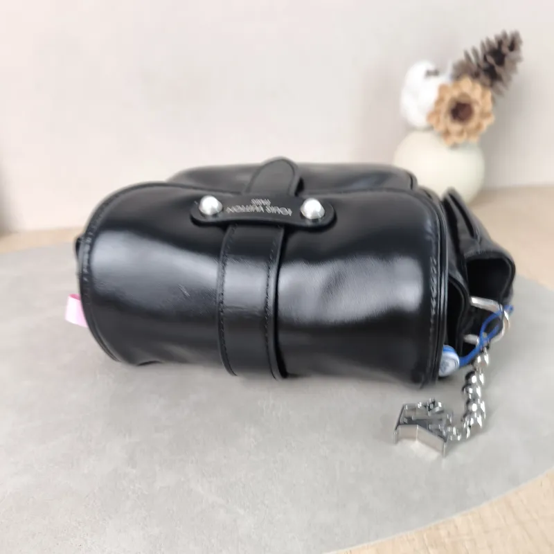 Louis Vuitton Crossbody Bag CARGO Camera Bag Black Calfskinmini23 × 10 × 14 cm — detail view 12 of 13
