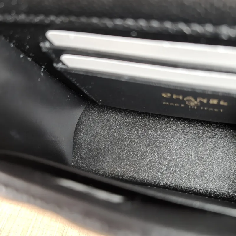 Chanel Crossbody Bag kelly Black Grained Calfskin nano 15 × 5 × 11 cm — detail view 10 of 13