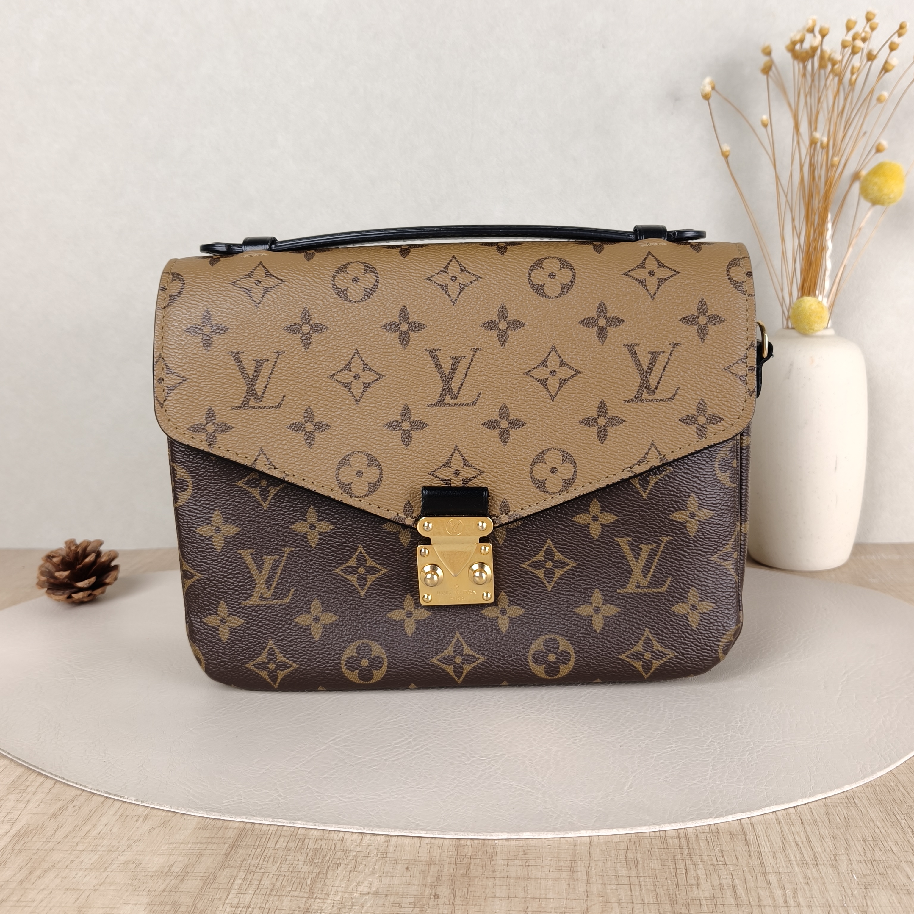 Louis Vuitton Crossbody Bag Pochette Métis Monogram Colorblock PVC Medium25 × 7 × 19 cm