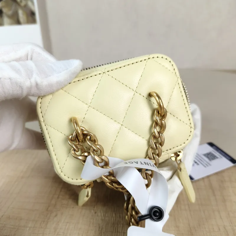 Chanel Crossbody Bag Edition Yellow Lambskin One Size 10 × 7 × 9 cm — detail view 6 of 12