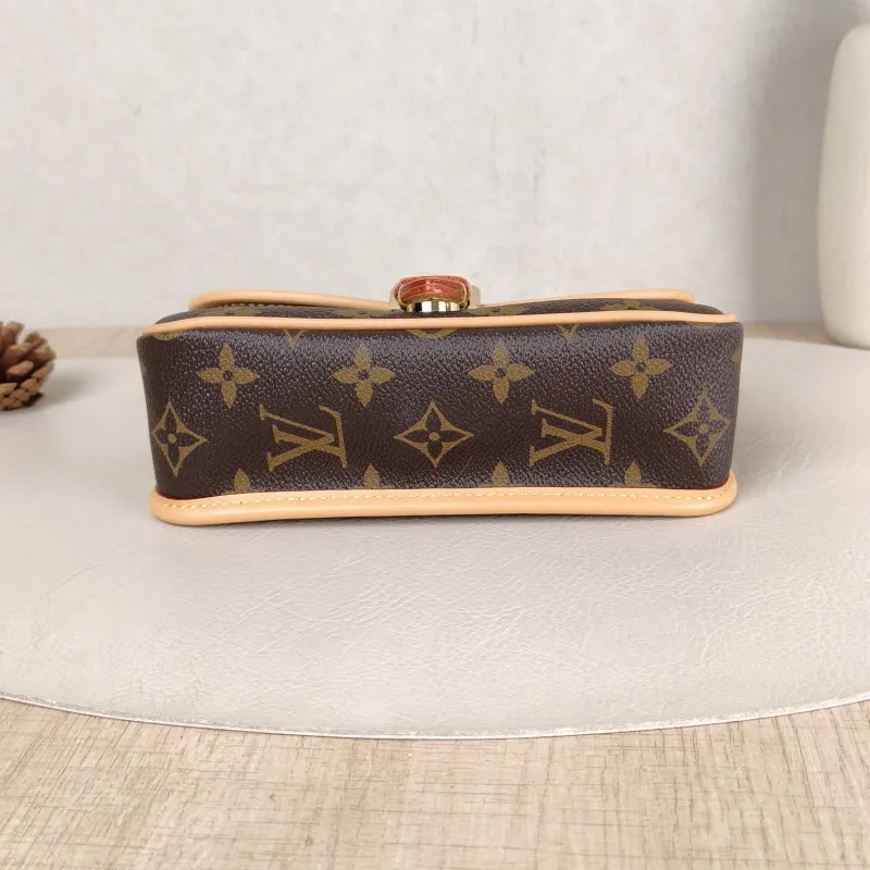 Louis Vuitton Crossbody Bag Diane Baguette Bag Monogram PVC nano 19 × 6 × 10.5 cm — cover view 5 of 6