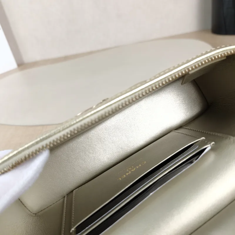Chanel Crossbody Bag Gold Calfskin One Size19 × 5 × 11.5 cm — detail view 8 of 13