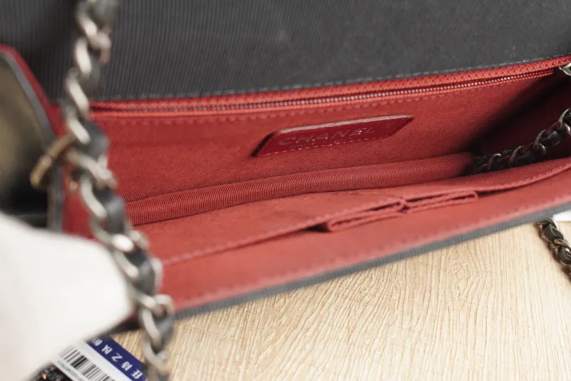 Chanel Shoulder Bagwoc21 Calfskin · 21 × 5 × 13 cm — detail view 12 of 18