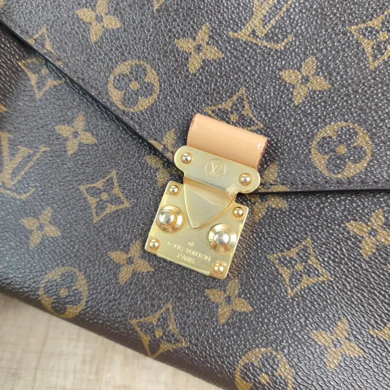 Louis Vuitton Crossbody Bag Pochette Métis Monogram PVC Medium25 × 7 × 19 cm Conditioned — detail view 14 of 14