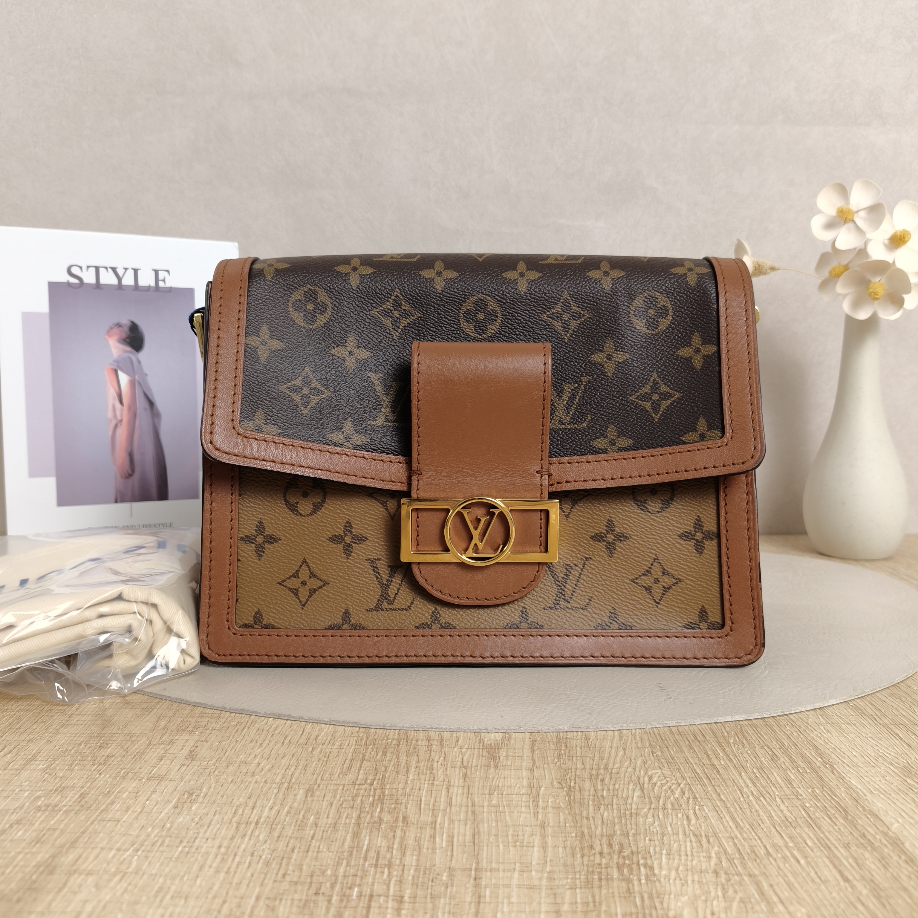 Louis Vuitton Crossbody Bag Dauphine Monogram PVC25 × 10.5 × 17 cm — cover view 7 of 11