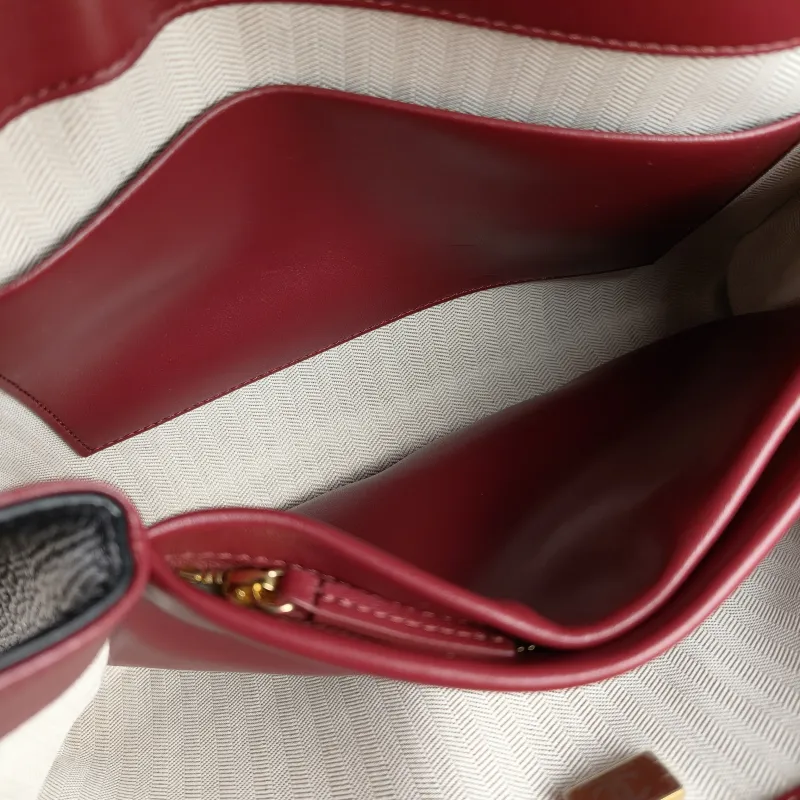 Chanel Shoulder Bag 26k Black Calfskin Medium 31.5 × 8 × 18.5 cm — detail view 3 of 13