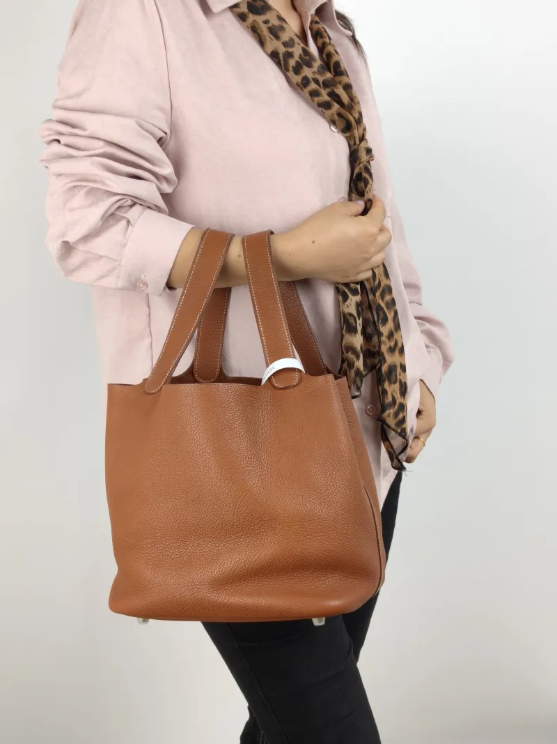 Hermès Top Handle Bag Picotin Lock 22 22 Taurillon Clemence TC Calfskin Medium 22 × 18 × 21 cm W Conditioned — on-model view 2 of 2