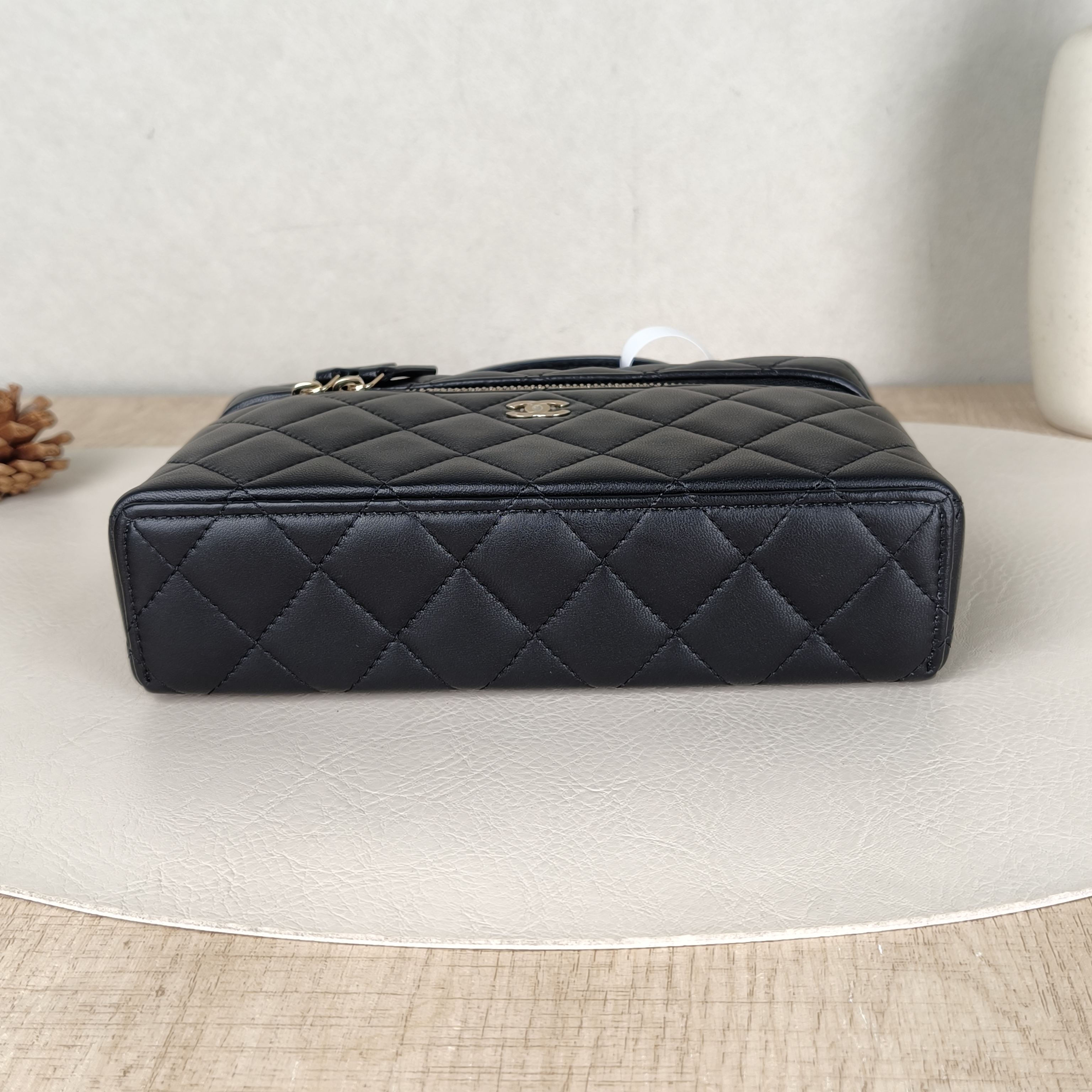Chanel Crossbody Baglp Box Bag Top Handle Crossbody Bag Black Lambskin One Size19.5 × 5 × 17 cm — cover view 5 of 5