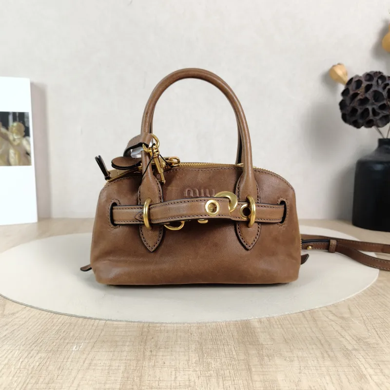 Miumiu Top Handle Bag Aventure Top Handle Bag SL ambskinmini21 × 8 × 13.2 cm