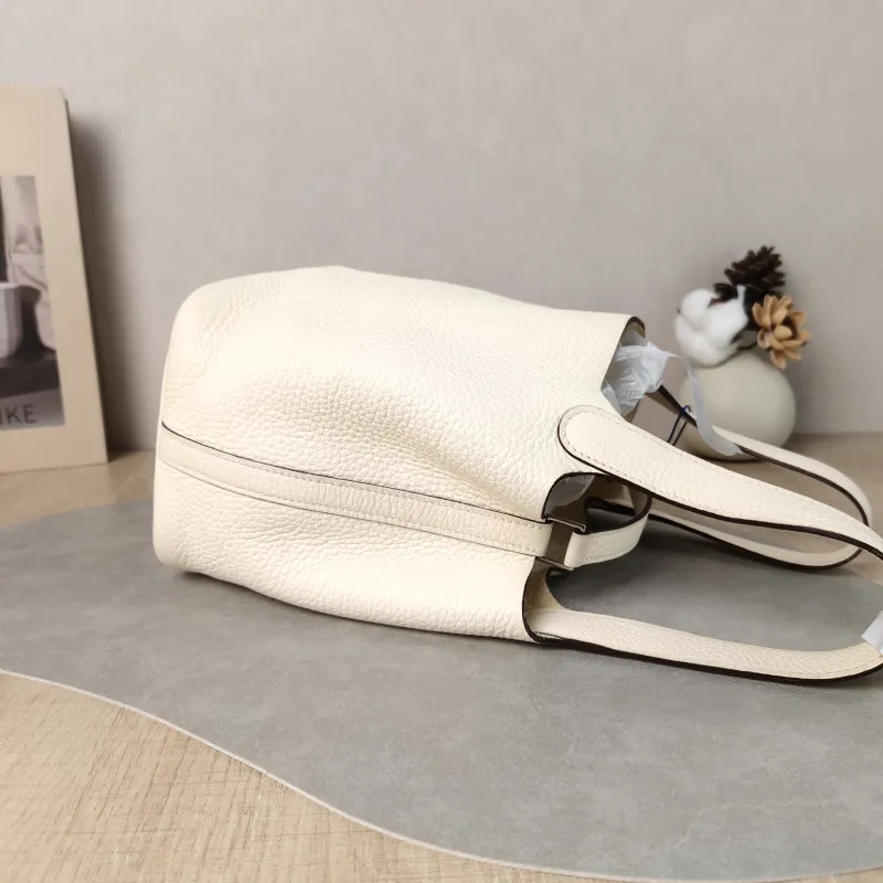 Hermès Top Handle Bag Picotin Lock 18 18 10Craie Taurillon Clemence TC Calfskin Small 18 × 13 × 18 cm Z Conditioned — detail view 1 of 12