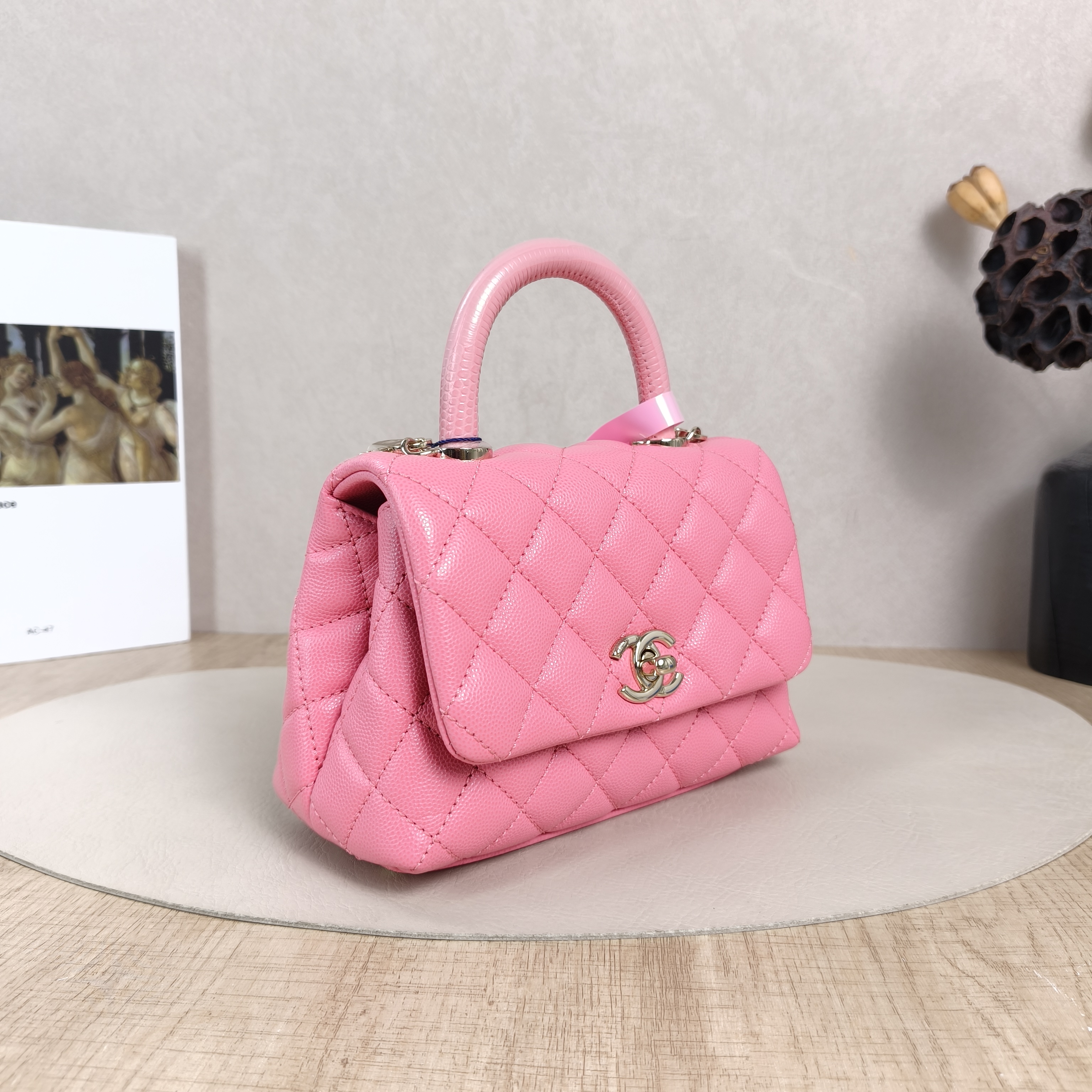 Chanel Crossbody Bag Coco HandlePink Grained Calfskinmini19 × 9 × 13 cm — cover view 5 of 6