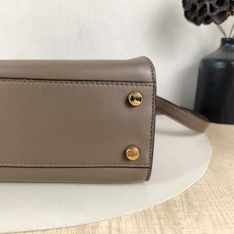 FENDI Crossbody Bag Peekaboo Essentially Small Brown Calfskin Small27 × 11 × 21 cm — detail view 11 of 12