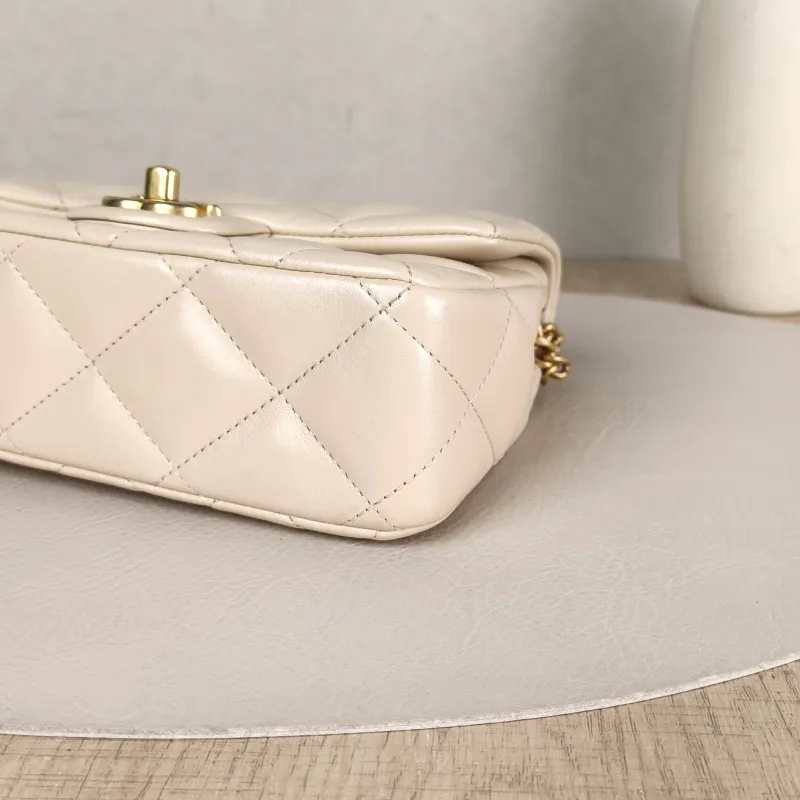 Chanel Crossbody Bag Beige Lambskin One Size18 × 6 × 14 cm — detail view 11 of 16