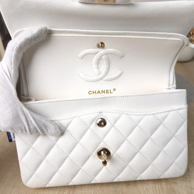 Chanel Crossbody Bag Classic Flap CF White Grained Calfskin Small 23 × 6 × 14.5 cm — detail view 9 of 13