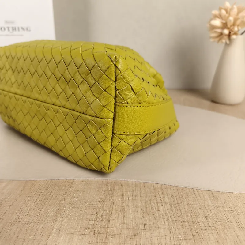 Bottega Veneta Top Handle Bag Wallace Woven Vanity Case Bag Green Calfskin Medium20 × 9.5 × 13 cm — detail view 7 of 11
