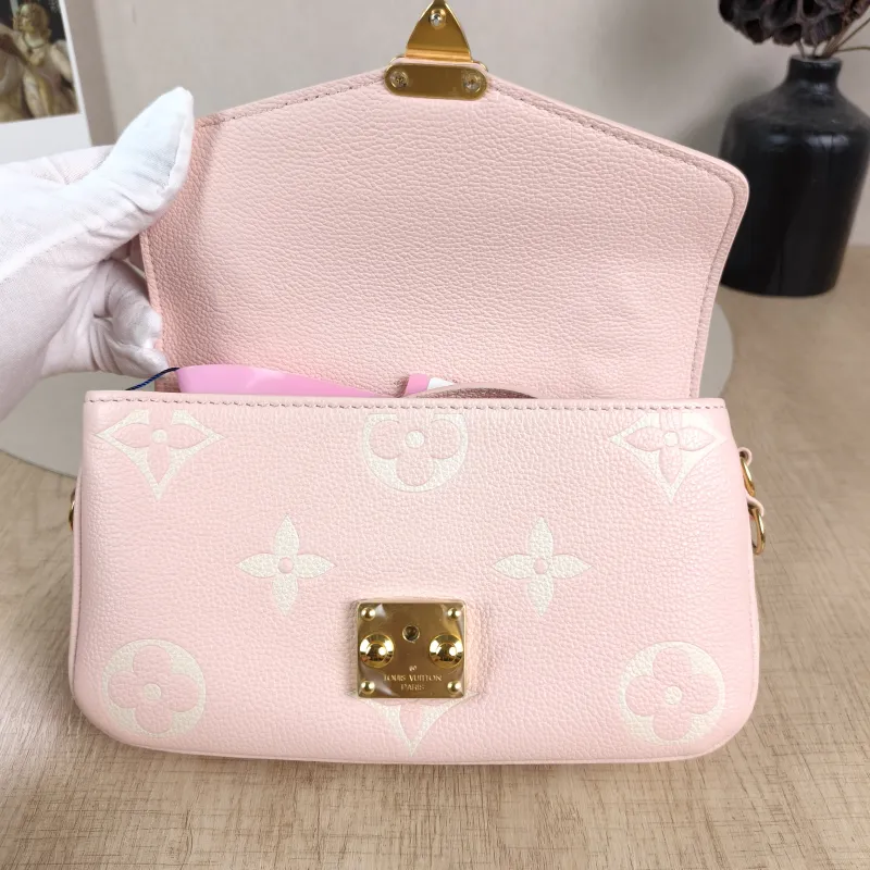 Louis Vuitton Crossbody Bag Pochette Métis East West Empreinte Embossed Calfskin Monogram Small21.5 × 6 × 13.5 cm — detail view 6 of 11