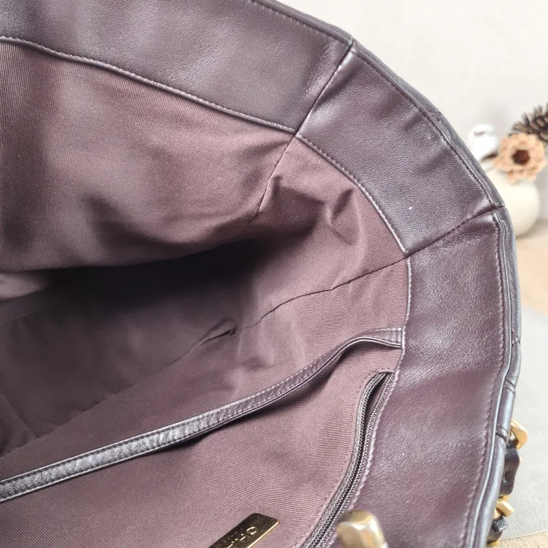 Chanel Shoulder Bag 19 bag Tote Bag Lambskin One Size 33 × 10.5 × 23 cm — detail view 2 of 10