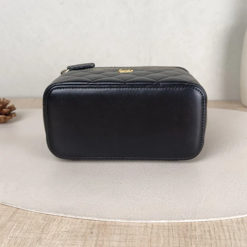 Chanel Crossbody Bag Edition Black Lambskin One Size 16 × 8 × 9.5 cm 32 — cover view 2 of 5