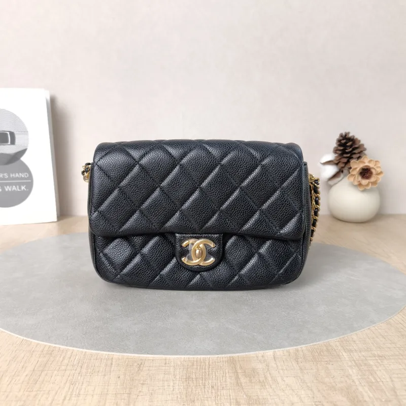 Chanel Crossbody Bag Black Grained Calfskin One Size21 × 7 × 15 cm