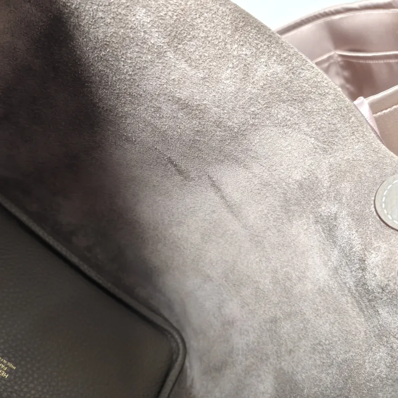 Hermès Top Handle Bag Picotin Lock 22 22 Clemence Taurillon TC Calfskin Medium22 × 18 × 21 cm — detail view 3 of 17