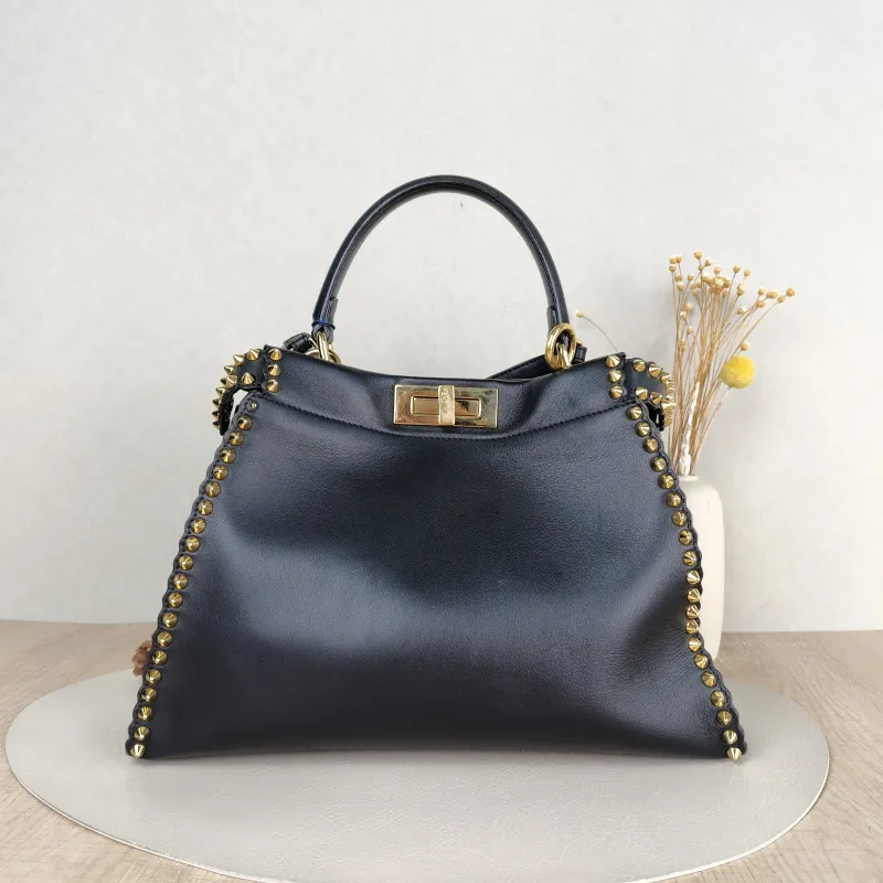 FENDI Crossbody Bagpeekaboo lconic Crossbody Bag Black Calfskin Medium33.5 × 13 × 25.5 cm