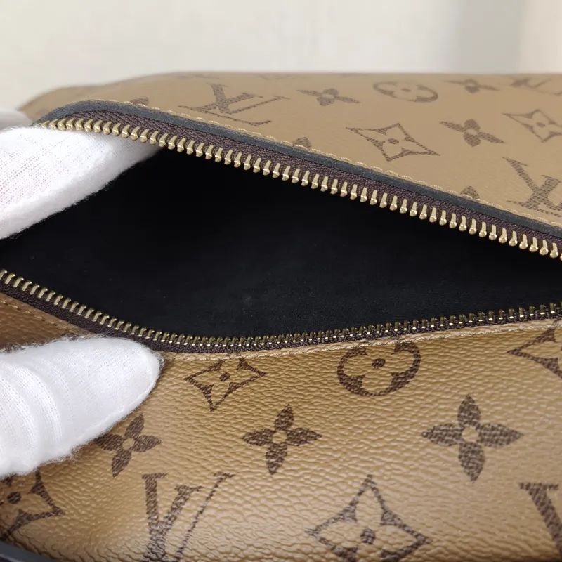 Louis Vuitton Crossbody Bag Pochette Métis Monogram Colorblock PVC Medium 25 × 7 × 19 cm — detail view 12 of 13