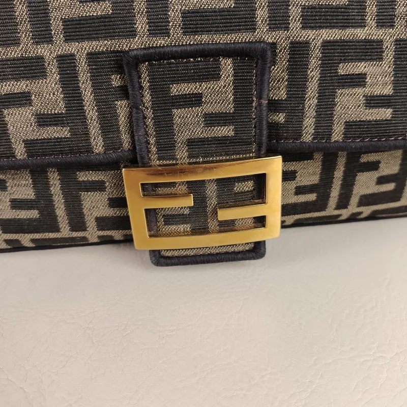FENDI Crossbody Bag Baguette Baguette Bag Brown Canvas Medium 27 × 6 × 15 cm — detail view 11 of 11