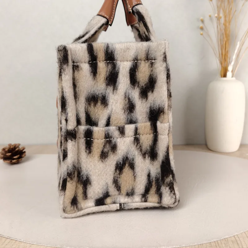 CELINE Shoulder Bag CABAS THAIS Shopping Tote Small 25.5 × 12 × 18.5 cm — detail view 2 of 10