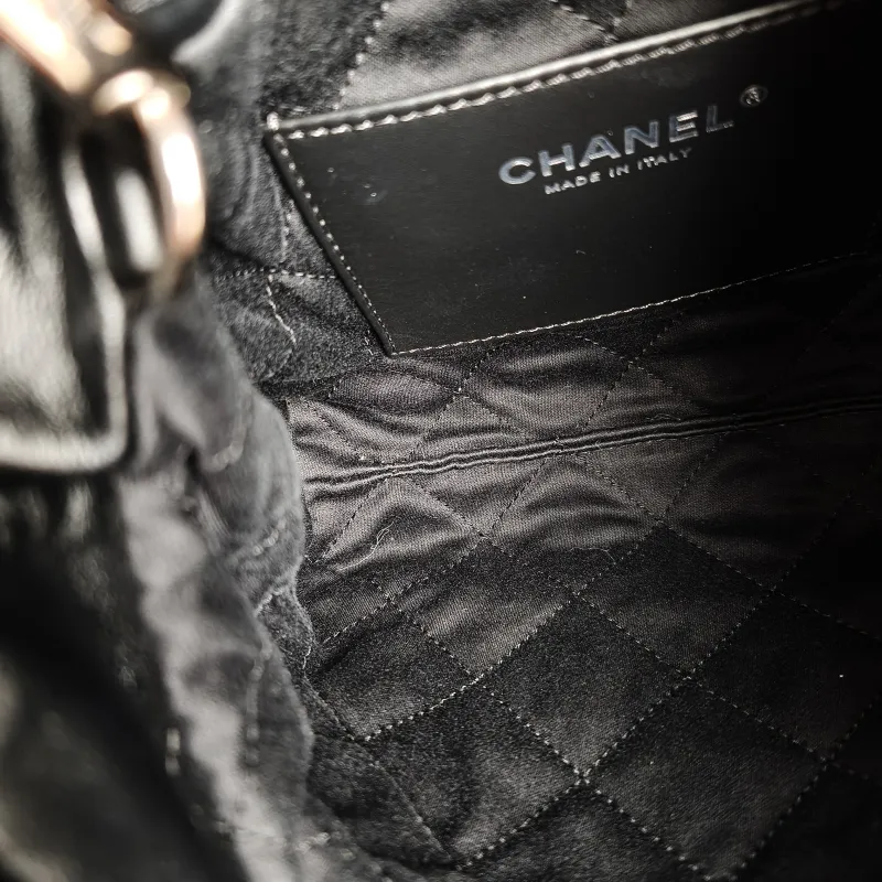 Chanel Shoulder Bag22Bag Black CC alfskinmini20 × 6 × 19 cm — detail view 1 of 12