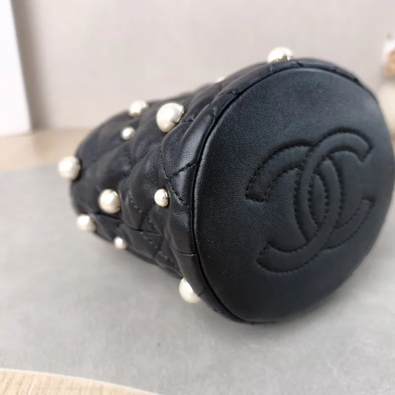 Chanel Shoulder Bag Pearl Bucket Bag Black Lambskin Mini 11.5 × 11.5 × 10.5 cm 31 — detail view 10 of 10