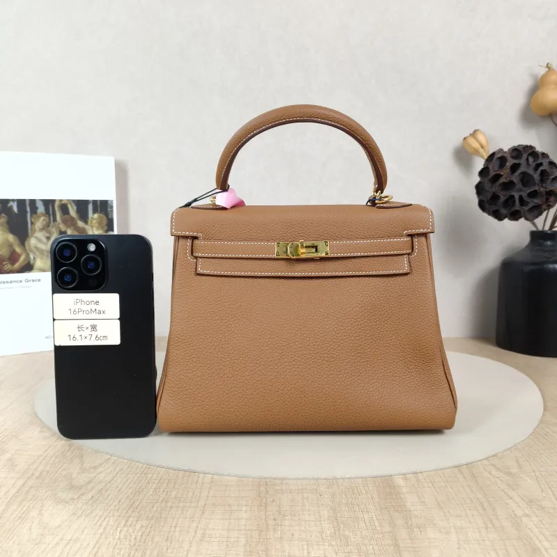 Hermès Shoulder Bag Kelly 25 Gold-Tone Hardware 37Gold Togo Calfskin Small 25 × 7 × 17 cm — cover view 3 of 6