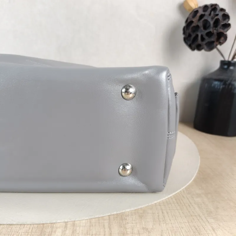 Louis Vuitton Crossbody Bag Carryall Cargo Vibe Grey SL ambskin Small 33.5 × 15 × 23 cm — detail view 8 of 9