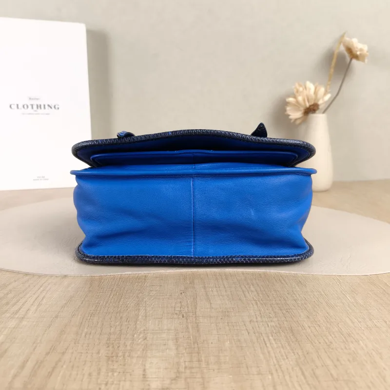 Bottega Veneta Shoulder Bag Woven Messenger Bag Blue Lambskin One Size22 × 7 × 16 cm — cover view 4 of 5