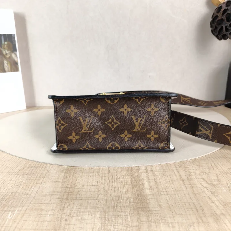Louis Vuitton Crossbody Bag Spring Street Black Patent Leather · PVC One Size 17 × 8.5 × 16 cm Leather Tag — cover view 5 of 5