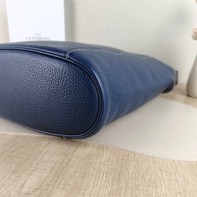 Hermès Shoulder Bag Shoulder Bag Blue TC Calfskin One Size 31 × 11 × 33 cm N — detail view 4 of 10