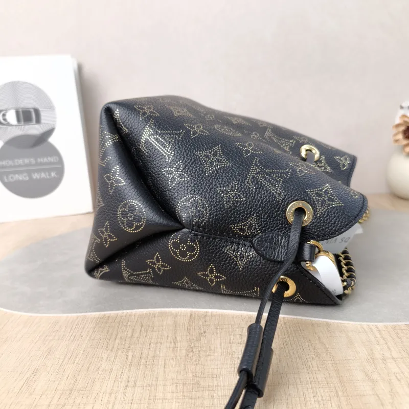 Louis Vuitton Crossbody Bag BELLA Black Calfskin One Size22 × 14 × 19 cm — detail view 10 of 10