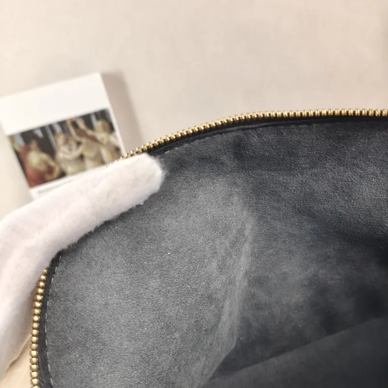 Louis Vuitton Top Handle Bag Alma BB Black Calfskin BB 23.5 × 11.5 × 17.5 cm — detail view 7 of 11