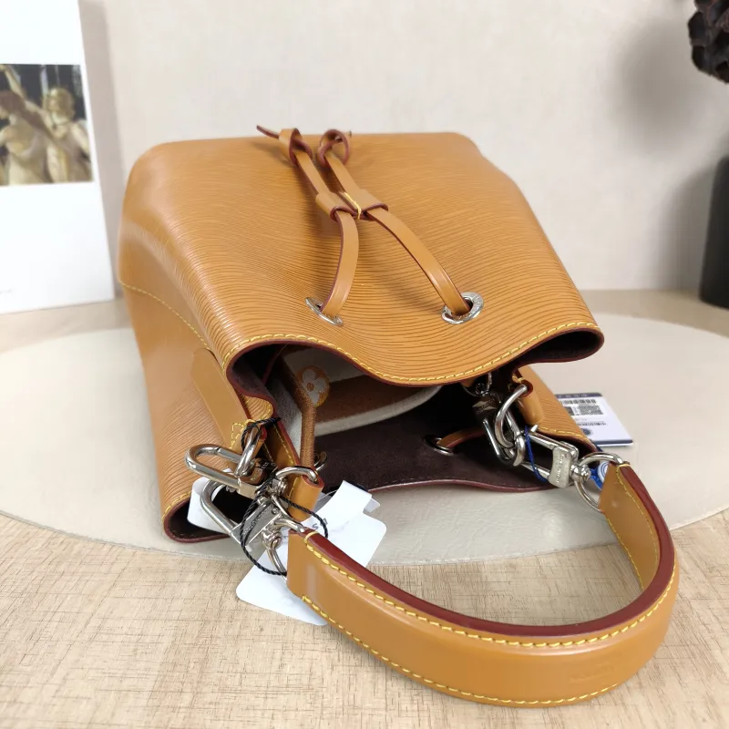 Louis Vuitton Shoulder Bag NÉONOÉ Bucket Bag BB Caramel Epi Embossed Calfskin BB20 × 13 × 20 cm — detail view 9 of 10