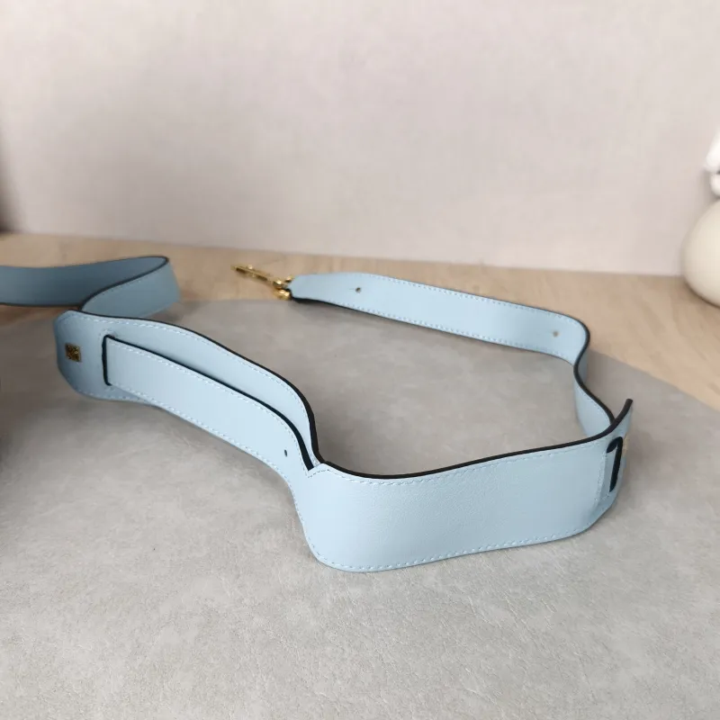 LOEWE Crossbody Bag Puzzle Blue Calfskin Medium 29 × 14 × 19.5 cm — detail view 3 of 12