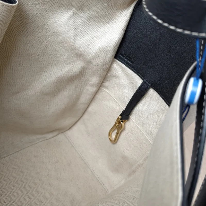 LOEWE Crossbody Bag Hammock Colorblock Calfskin Medium29 × 14 × 32 cm — detail view 12 of 12