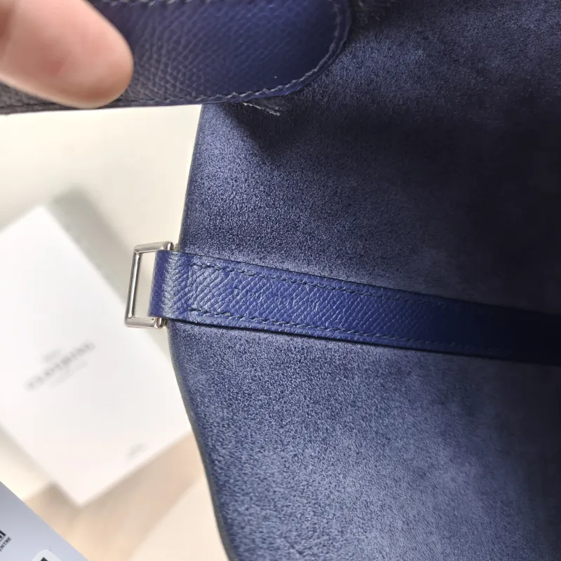 Hermès Top Handle Bag Picotin Lock 22 22 Blue Woven Epsom Calfskin Medium 22 × 17 × 21 cm D — detail view 7 of 9