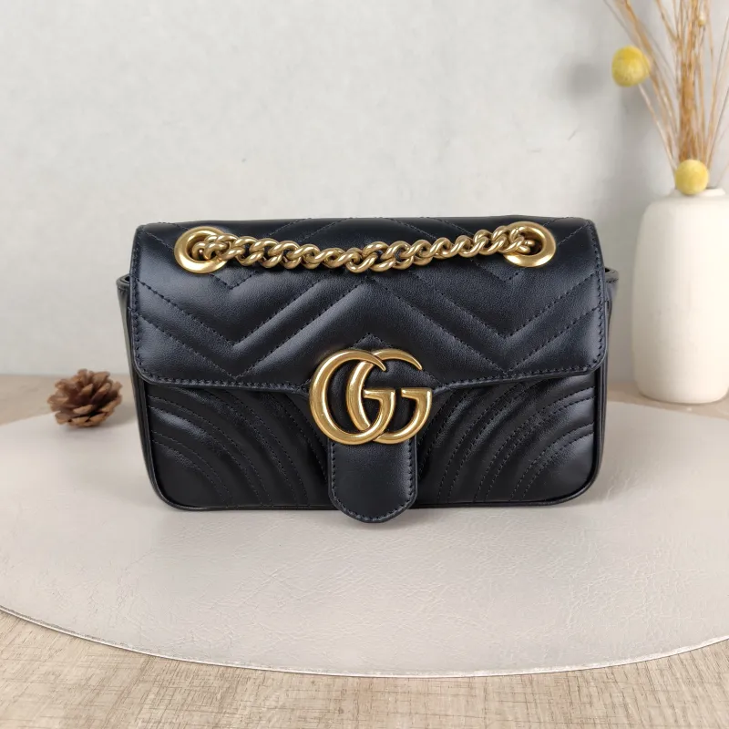 GUCCI Crossbody Bag GG Marmont Small Marmont 22 Black CC alfskin Small 22 × 6 × 13 cm