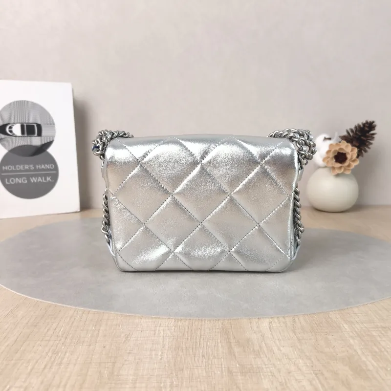 Chanel Shoulder Bag22p Silver Lambskin One Size17.5 × 6 × 12 cm — cover view 2 of 5