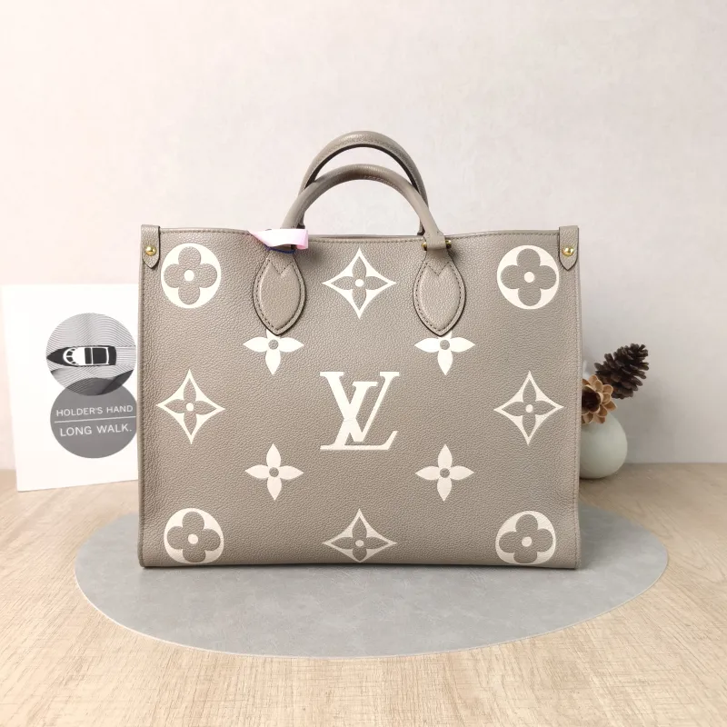 Louis Vuitton Shoulder Bag Onthego Medium · White Empreinte Embossed Calfskin Medium35 × 14 × 27 cm — cover view 5 of 5
