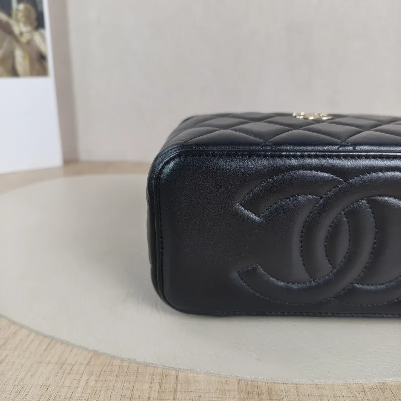 Chanel Top Handle Bag Edition Black Lambskin One Size16 × 8 × 9.5 cm — detail view 4 of 13