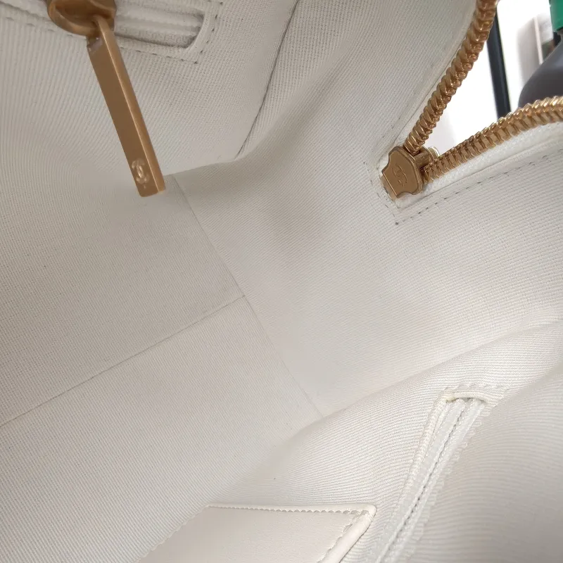 Chanel Crossbody Bag Bowling Bag White Gold Grained Calfskin One Size32 × 13 × 16 cm — detail view 5 of 13