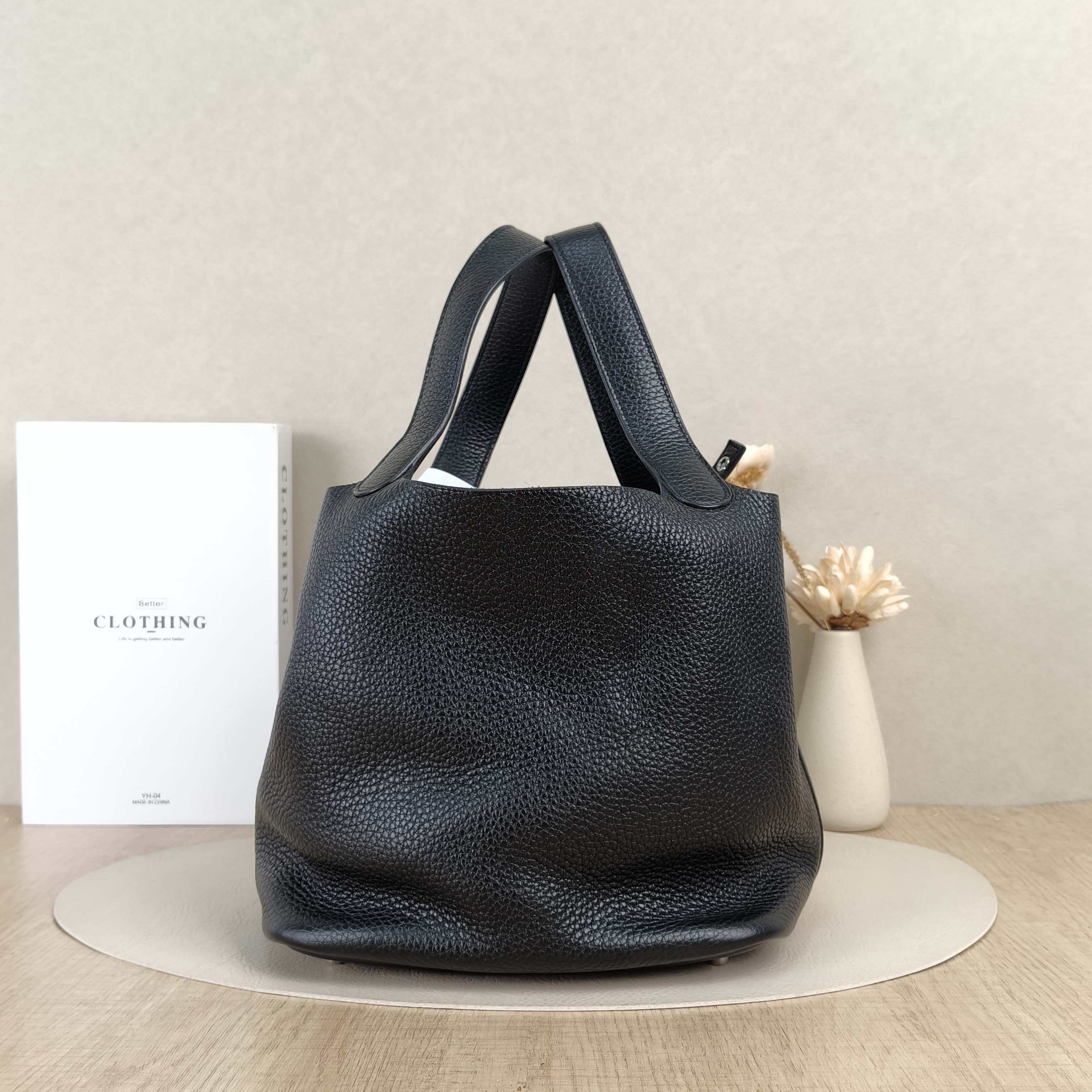 Hermès Top Handle Bag Picotin Lock 22 2289Black Clemence Taurillon TC Calfskin Medium22 × 18 × 21 cm — cover view 2 of 9